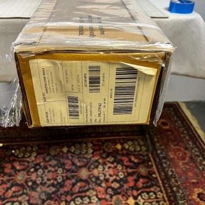 Mobil Projection Screen, NEW IN THE BOX 
