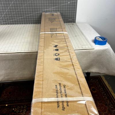 Mobil Projection Screen, NEW IN THE BOX 