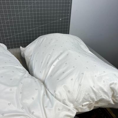 6 NEW Pillows 
