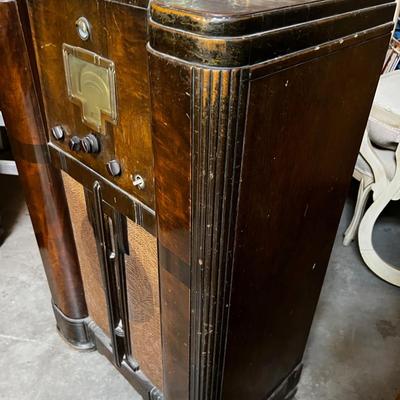 Antique Radio Mahogany Cabinet 