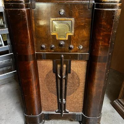 Antique Radio Mahogany Cabinet 