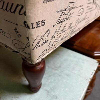 Upholstered Bench with CAFÃ‰ material 