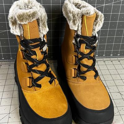All in Motion NEW Size 7 Boot