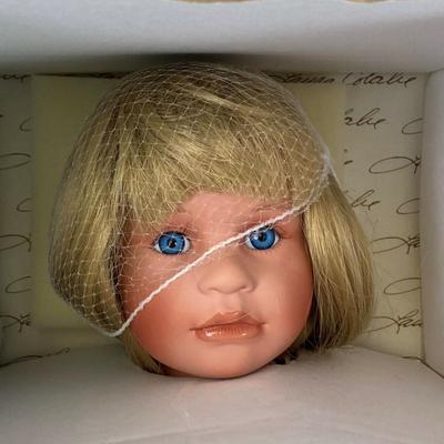 WORLD GALLERY ANGELIQUE PORCELAIN DOLL LAURA COBABE 1995 