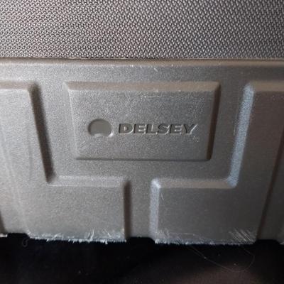 FOUR WHEELED CASE/LUGGAGE WITH HANDLE