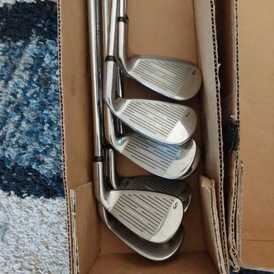 NEW ACER GOLF CLUB SET WITH CARRY DUFFLE BAG (IN BOX)