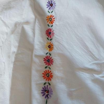EMBROIDERED HAND STICHED TABLECLOTH