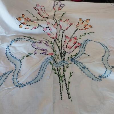 EMBROIDERED HAND STICHED TABLECLOTH