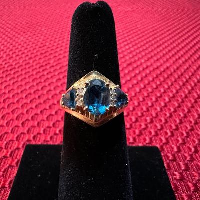 DAZZLING 14k RING WITH SAPPHIRE COLORED STONES