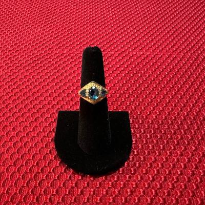 DAZZLING 14k RING WITH SAPPHIRE COLORED STONES