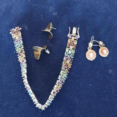 925 SILVER AND COLORED STONE BRACELET AND THREE PAIRS EARRINGS
