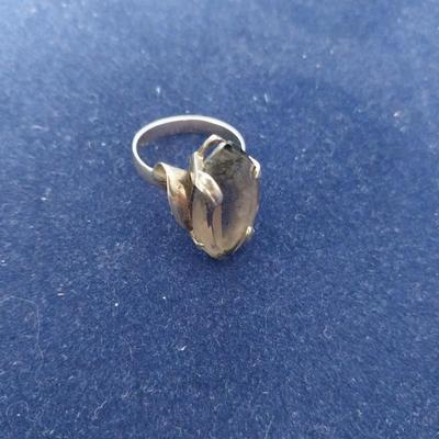 14K LADIES GOLD AND STONE RING