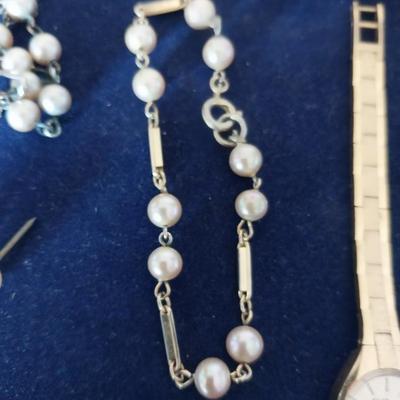 LADIES WATCH AND PEARLS