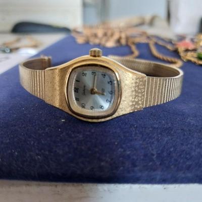 AVON AND FASHION JEWELRY