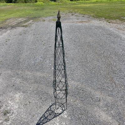 773 Green Metal Garden Topiary 46" high