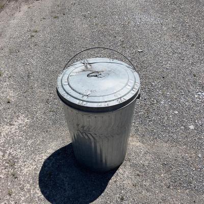 778 TWO Metal Galvanized Metal Trash Cans with Lids