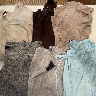 MISC: TSHIRTS (WOMEN'S) COASBELLA, THEORY, BCBG & MOR