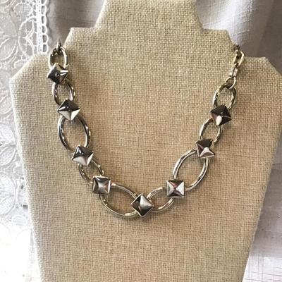 Vintage Chunky Gold Tone Necklace