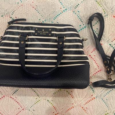 KATE SPADE: NAVY/WHITE STRIPED PURSE