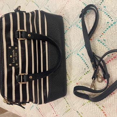 KATE SPADE: NAVY/WHITE STRIPED PURSE