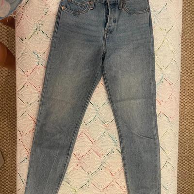 LEVI'S: STRAIGHT LEG DENIM (WOMEN'S) SIZE 25