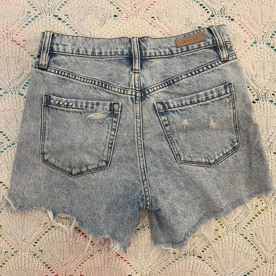 4 PAIRS OF WOMEN'S SHORTS