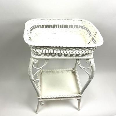 801 Antique White Wicker Plant Stand / Table