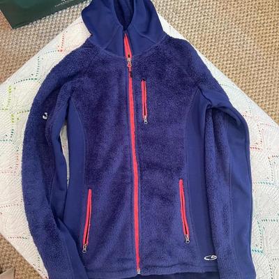 3 WOMEN'S FLEECE JACKETS