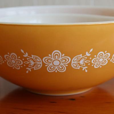 Two Vintage Pyrex Bowls - Butterfly Gold (2)