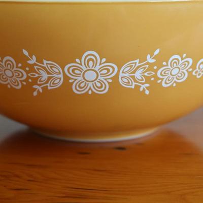 Two Vintage Pyrex Bowls - Butterfly Gold (2)