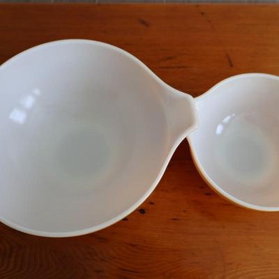 Two Vintage Pyrex Bowls - Butterfly Gold (2)