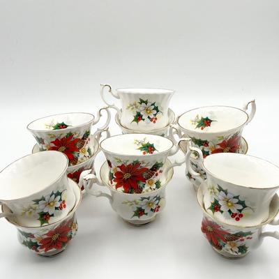 ROYAL ALBERT ~ Poinsetta ~ Five (5) Piece Place Setting For Twelve (12)