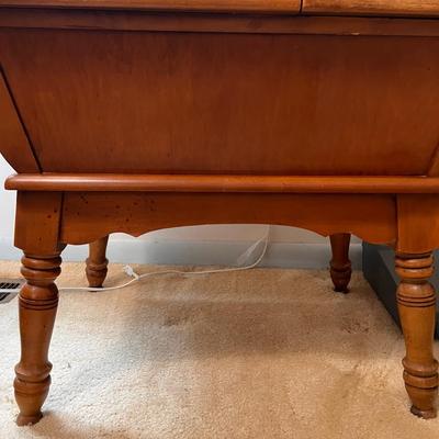 Vintage Wooden Dough Box End Table w/ Lid Storage Sewing Chest