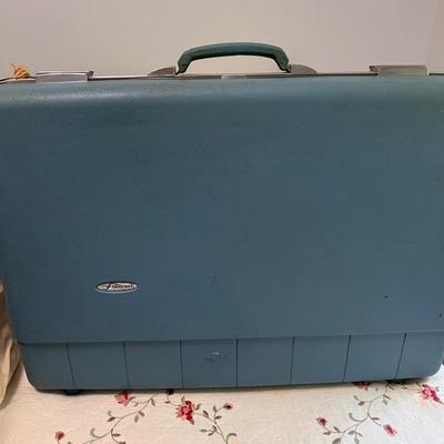 Vintage 5 Pc Soft Luggage Set + Hard Forecaster