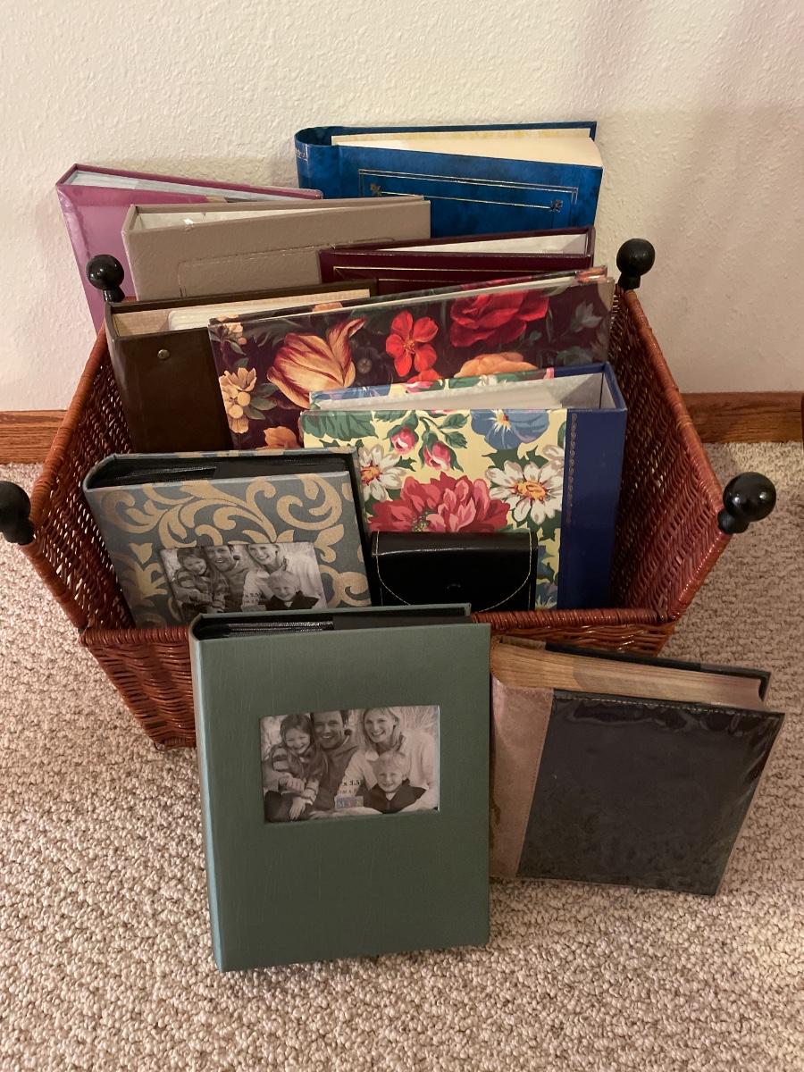 Picture albums with basket