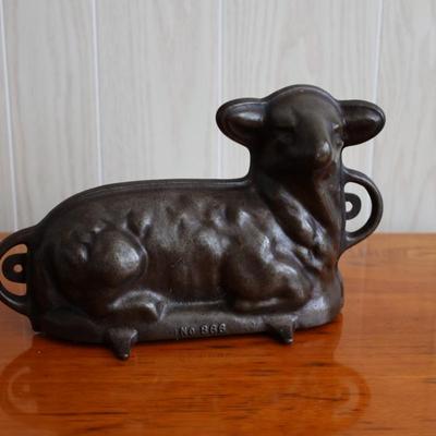 GRISWOLD 866 Vintage Cast Iron Lamb Cake Mold