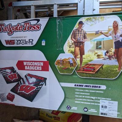 NIB UW Corn Hole Tailgate Toss Game