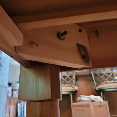 Kitchen Table with Six Windsor Style Chairs (K-CE)