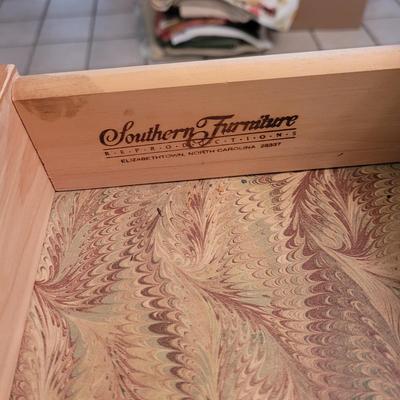 Kitchen Table with Six Windsor Style Chairs (K-CE)