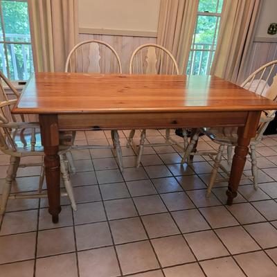 Kitchen Table with Six Windsor Style Chairs (K-CE)