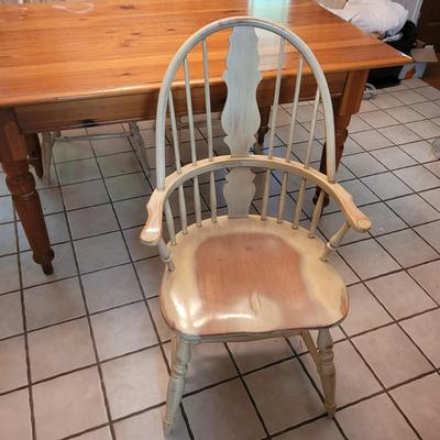 Kitchen Table with Six Windsor Style Chairs (K-CE)