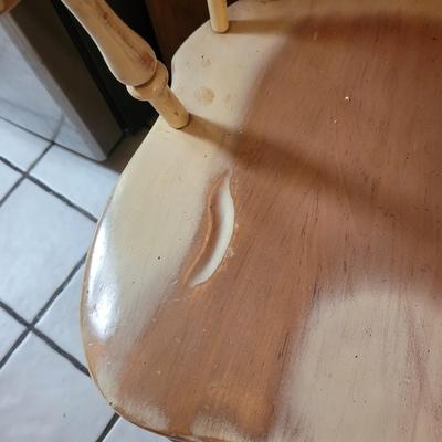 Kitchen Table with Six Windsor Style Chairs (K-CE)