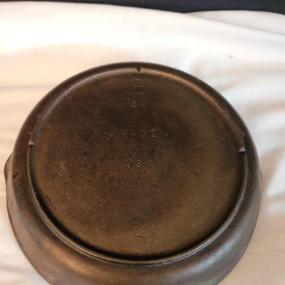 Pair of Cast Iron Pans with Lid (K-CE)