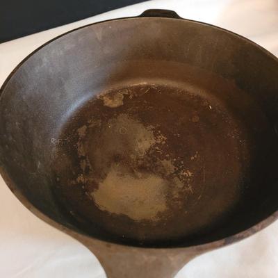 Pair of Cast Iron Pans with Lid (K-CE)