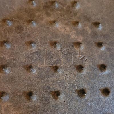 Pair of Cast Iron Pans with Lid (K-CE)