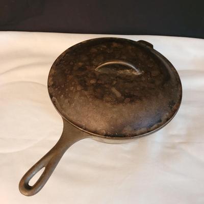 Pair of Cast Iron Pans with Lid (K-CE)
