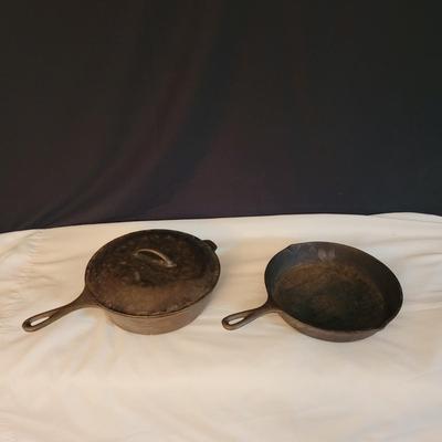 Pair of Cast Iron Pans with Lid (K-CE)