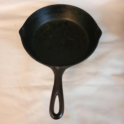 Four Cast Iron Pans (K-CE)