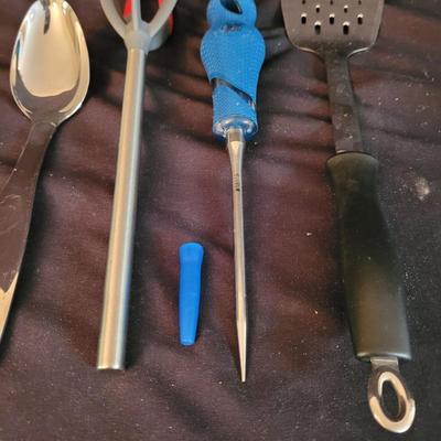 Assortment of Cooking Utensils (K-CE)