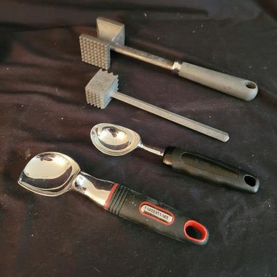 Assortment of Cooking Utensils (K-CE)